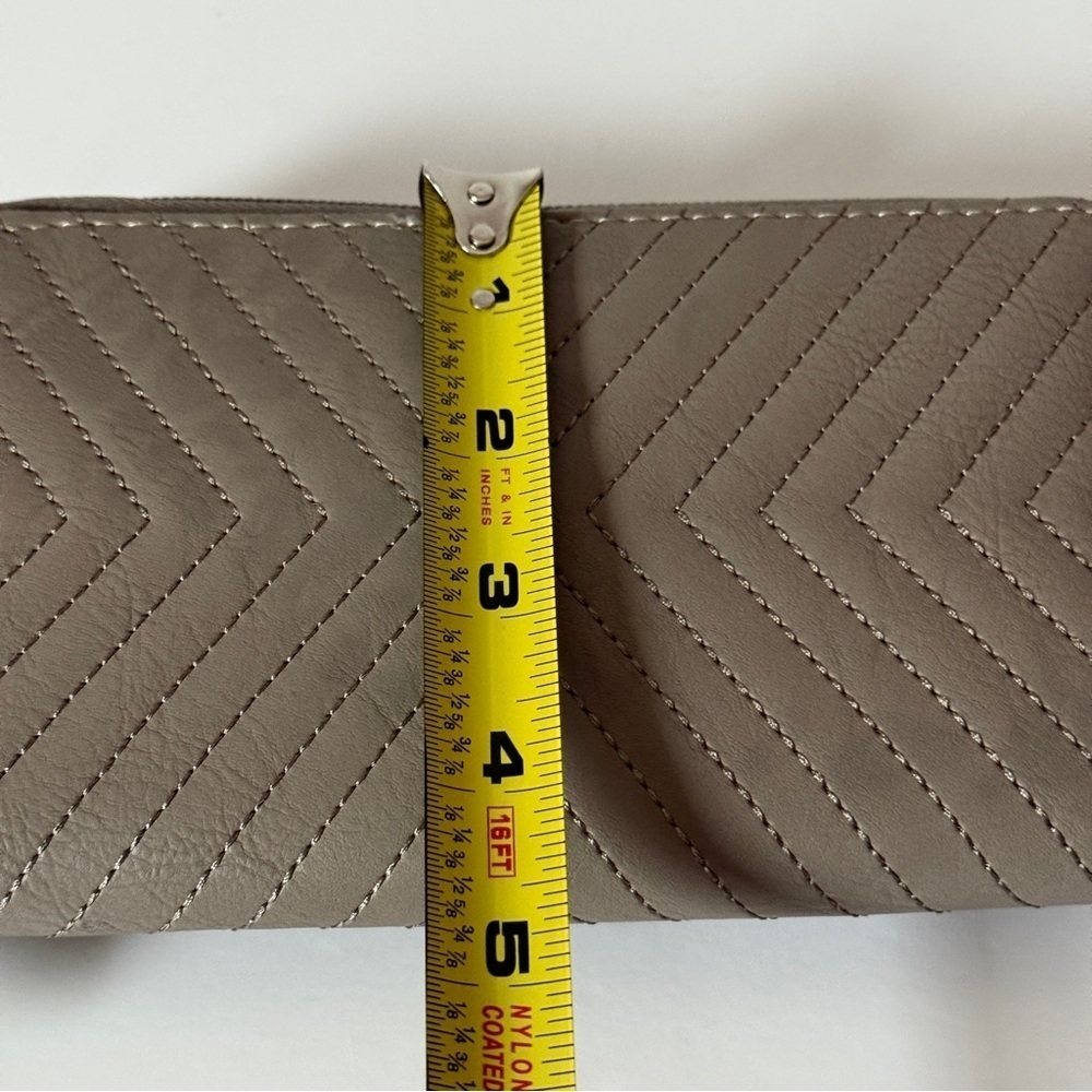 Beige Tone Accordion Clutch Wallet with a Leopard Print Interior Zipper - Picture 9 of 9